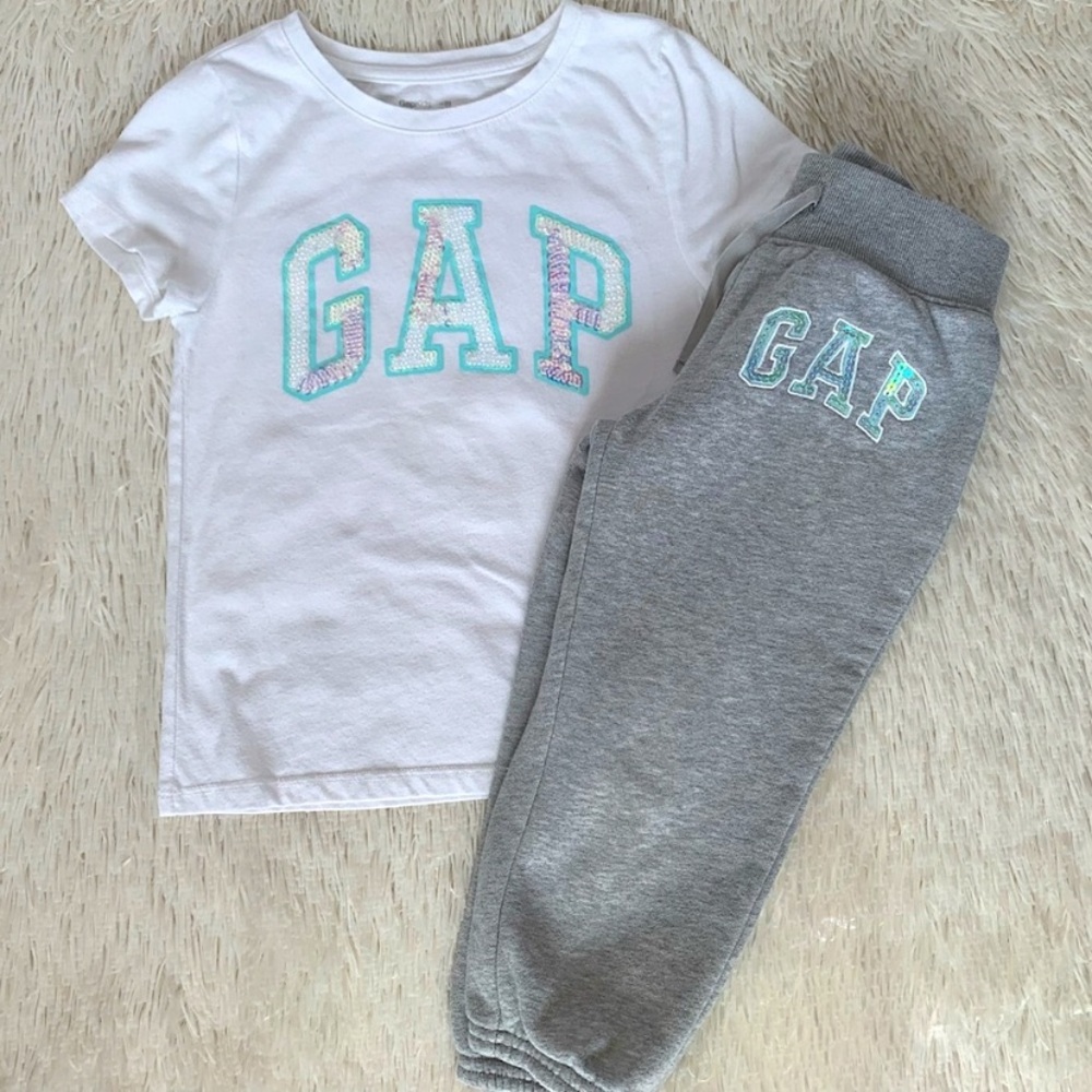 Gap•Matching Sequin Logo Top & Cropped Joggers•4/5